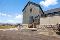 Little ranch in the city! Hotels near Ashton Gardens at Thanksgiving Point