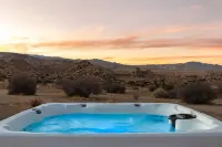 Breathtaking Mountain Views and Cozy Outdoor Oasis - Stylish Retreat Hotels in Pioneertown