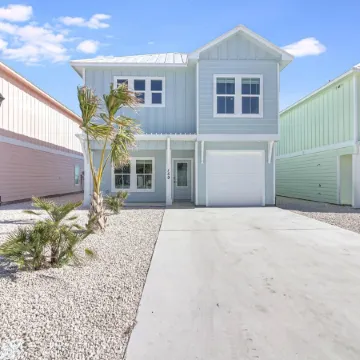 Waterfront! Hot Tub, Arcade, Pool, Walk to Everything in Fulton, Sleeps 8