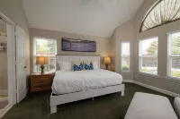 Pool, Games, Fenced Yard & Outdoor Bar in McKinney Hotels near Black Gold Harley-Davidson