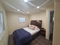 Charming 2-bedroom house with AC, WiFi in North Bend, pets ok, crabbing tools ノース・ベンドのホテル