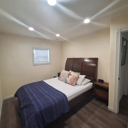 Charming 2-bedroom house with AC, WiFi in North Bend, pets ok, crabbing tools