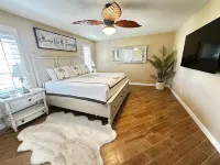 Resort Style Home With AC, Pool, Hot Tub, 900sq Putt Putt, WiFi in Scottsdale