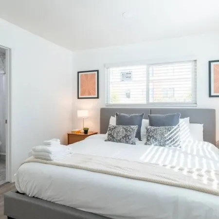 New DT Alhambra Family Vacation Home with King Bed