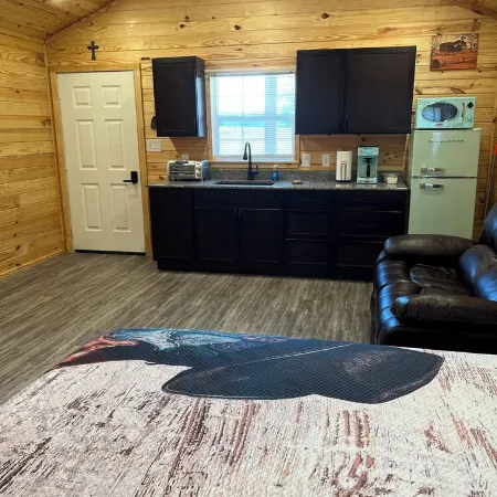 Cabin Unit 5 of 6 with AC and WiFi in serene Paige