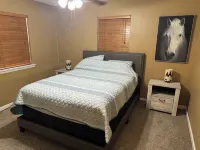 Charming Farmhouse Getaway with Nature & Family Fun in Corsicana, TX