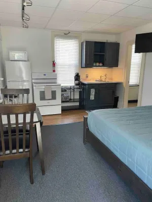Cozy Studio 1/2 block to Church St & Shops-Pets