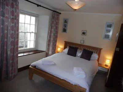 Traditional Grade 2 Listed Cottage. Quiet Area of Central Windermere. Log Stove Hotel a Windermere City Center