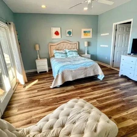 NEW: Spacious 4-BR townhome with marina & bay views, pool and easy beach access.