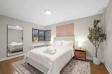 Breathtaking 2BR Near Lake Michigan in Evanston