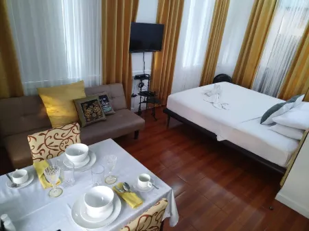 馬卡蒂河邊旅館