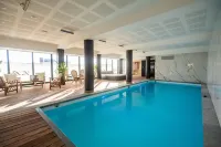 Le Barracuda & Spa, Centre Port, Pieds Dans l'Eau, Vue Mer Hotels in Brest