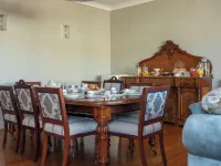 415 Marine Parade - breakfast