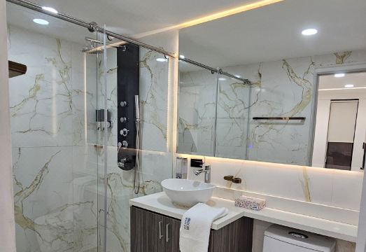 3. 호텔 웨스트 인..