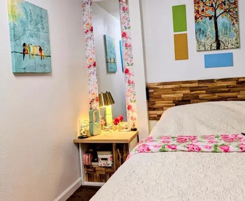 Coast PalmTree Yard 2BR Block from Beach Hotels in Pacifica