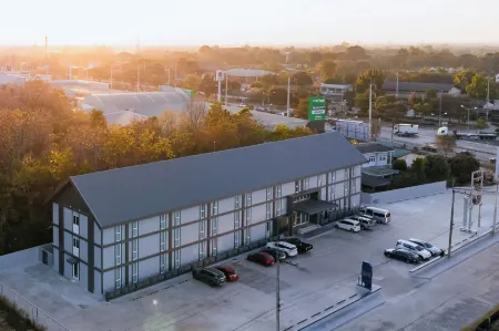 One Budget Hotel Lampang Phahonyothin Отели в г. Лампанг