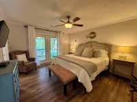 Lake Martin lakehouse. Screened porch. Dock.  firepit & views. 30 min to Auburn