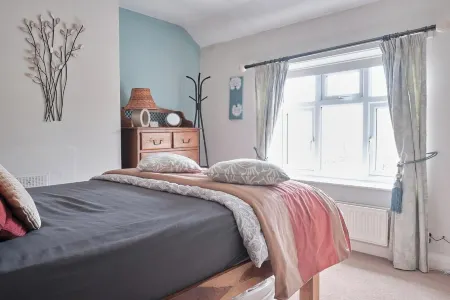 Charming cottage by a stream with trails from the doorstep in the peak district