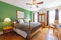 Westy House - old world charm with modern upgrades in this downtown victorian. Hotels in Westminster