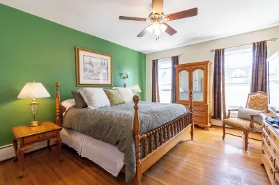 Westy House - old world charm with modern upgrades in this downtown victorian. Hotels near Manchester Baptist Church