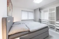 Exclusive (top floor) new-build vacation apartment with distant views