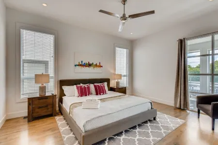 Luxury Home w/ Rooftop Patio - 7 Minutes to Downtown