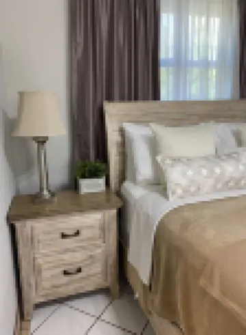 Warm Mineral Springs Cozy Waterfront Apartment