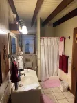 Charming 2-bedroom cabin with WiFi in the the Smokey Mountains