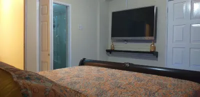 Hellshire king&queen beds 10 minutes walk from hellshire beach