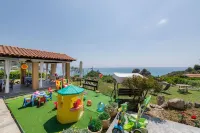 Rainbow apartment A,Pelekas beach,40 meters from the sea Hotels in Parelia
