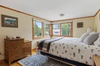 Charming 3Br 2ba Home, One Block from Downtown