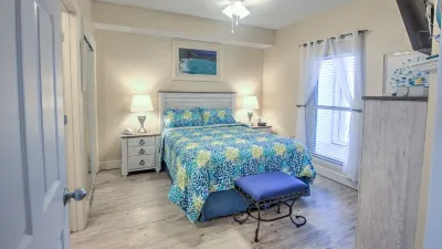 Sandy Cheeks at Panama City Beach! Blue Gravity附近的飯店