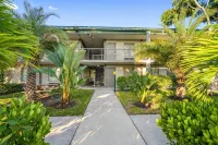 Condo at the Bay with kitchenette, opt-in continental breakfast, queen&sofa bed Hotels in Whitfield