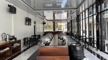 Grand Wijaya Hotel and Villa Sarangan Отели в г. Magetan