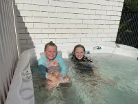 Relax in style  - mineral spa, games room, trampoline, fireplace (Pet friendly)