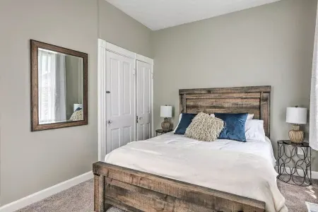 NEW! Charming Covington Home Отели рядом с достопримечательностью «Парк Деву»