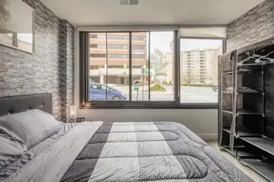 Beautiful 2 Bedroom Apt in downtown silverspring Các khách sạn gần Wat Thai of Washington, D.C.