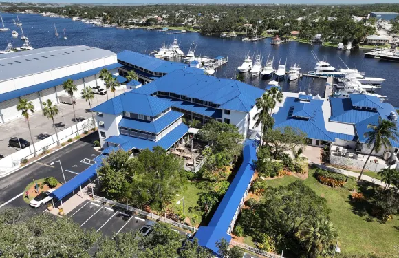 海盜灣度假酒店及碼頭 - 斯圖爾特