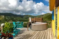 Bon Bini Cottage - Full AC, Solar Power w/ Battery Back-Up, & Hot Tub!