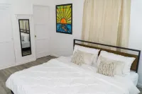 SUBMERSIVE ART KING BED WIFI SANITIZED DOWNTOWN
