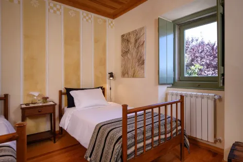 Pedra & Cal, a spacious 200 year old village house -  case vacanza in affitto