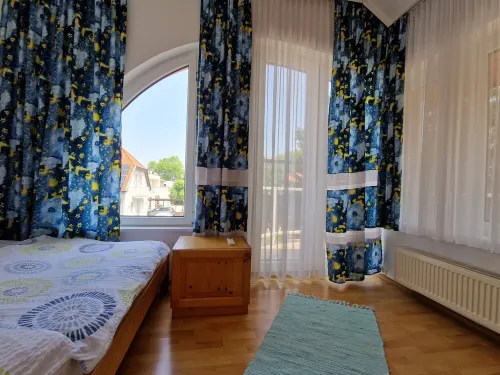 Sunshine Beach House DIRECTLY ON THE LAKE, ROWBOAT, Garden/barbecue island, WiFi