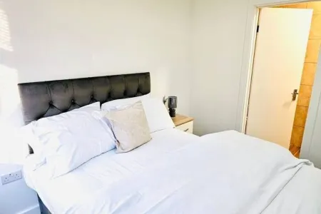 Delightful Double En-suite Room