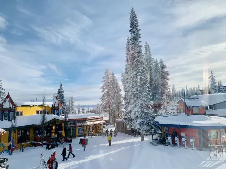 Bright 2 bdrm, 13 minutes from Silver Star/Golf/Lakes Отели рядом с достопримечательностью «Alexis Park»