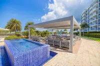 Luxurious condo with a perfect ocean and sunset view