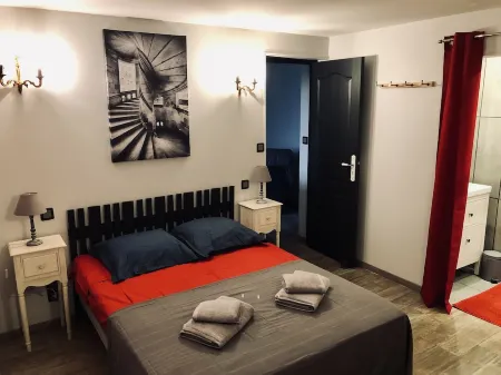 In the heart of the Sologne, single-storey apartment with patio Отели в г. Роморантен-Лантене