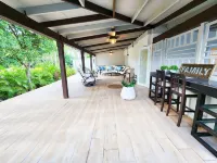 6 guests, 4 min Walk to Private Beach, casino, bowling alley and much more !