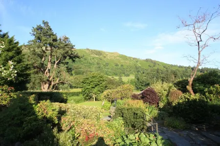 5 bed 5 en-suite Holiday Cottage central location Grasmere Отели в г. Грасмир