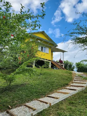 Cute & Cozy Caribbean Cabin on a farm. Hoteles en 