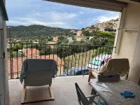 CHARMING STUDIO 30 m2 with TERRACE 15M2 IMPRENSABLE VIEW OF CALVI BAY Hotels in Lumio